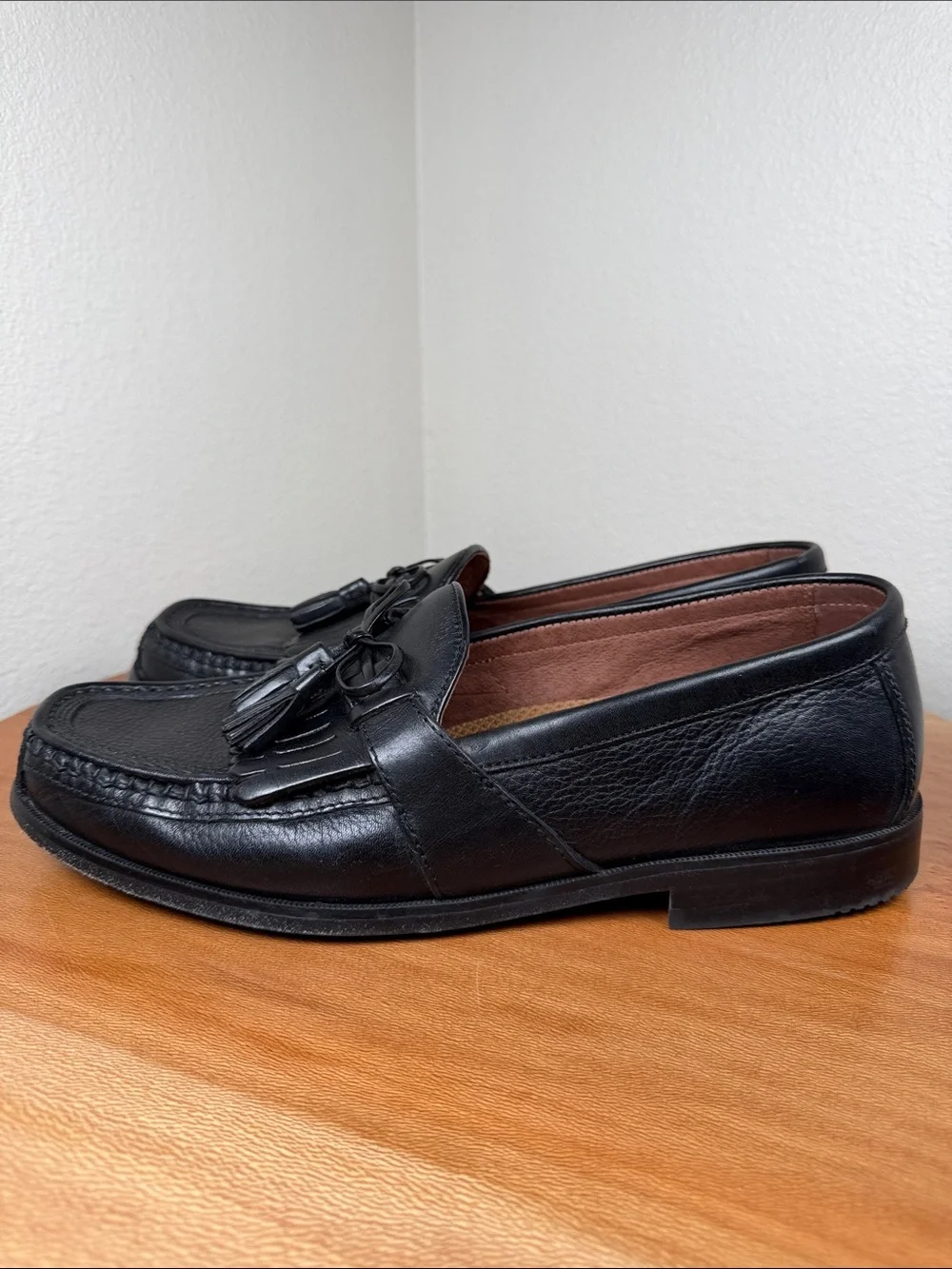 Johnston Murphy Loafers Black Leather Tassel Kiltie Apron Round Toe Shoes 9.5M